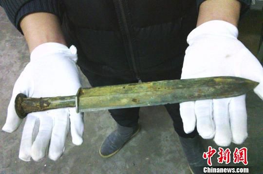 河南發(fā)掘戰(zhàn)國至東漢墓葬群 出土罕見青銅劍、戈（圖）