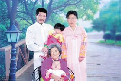 徐純合與家人合影。徐純合微博截圖