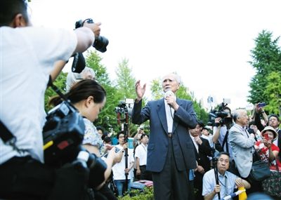 23日，91歲的日本前首相村山富市在東京街頭演講，反對日本政府強行推進安保法案。