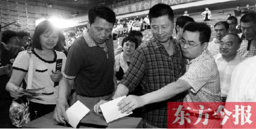 6月16日，河南電視臺面向社會公開選聘企業(yè)經(jīng)營管理團隊，圖為競聘現(xiàn)場投票環(huán)節(jié)
