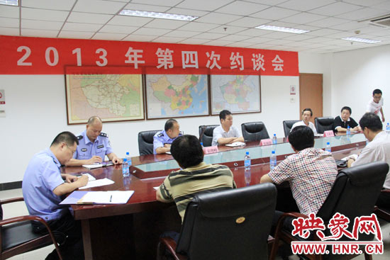 7月4日，河南省公安廳高速交警總隊聯(lián)合有關(guān)部門，對9家多次違法的企業(yè)所屬車輛嚴重違法情況進行通報。