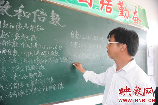 王格現(xiàn)在給5年紀(jì)的孩子們上課。