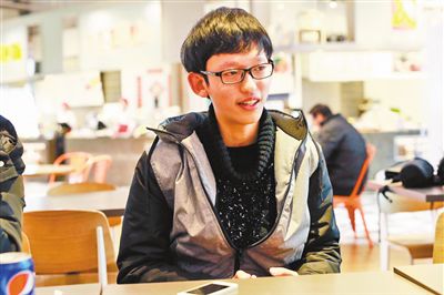 何琦驍收到了紐約大學(xué)阿布扎比分校的錄取通知書。記者 許恢毅 攝