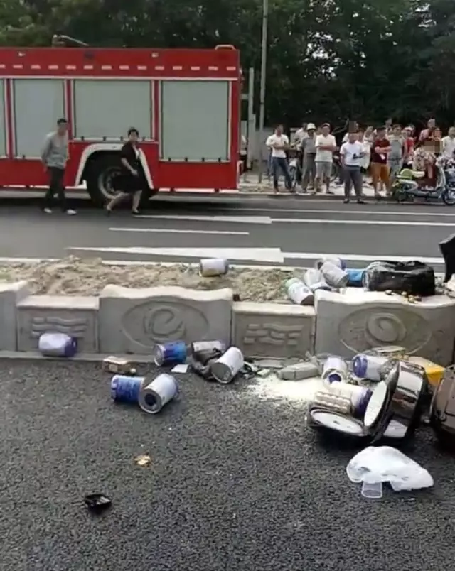 不值！小車四腳朝天司機身亡 死者只為偷幾罐奶粉