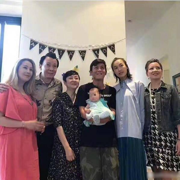 陳冠希女兒首曝光 陳冠希女友是誰？秦舒培個(gè)人資料照片家庭背景