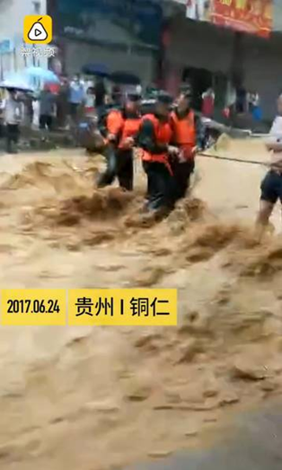 圖為6月24日，貴州銅仁多個區(qū)縣遭暴雨襲擊。