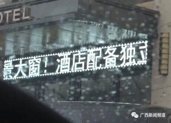 于是，民警將這一情況匯報給指揮中心，請求120醫(yī)護(hù)人員到達(dá)現(xiàn)場急救。