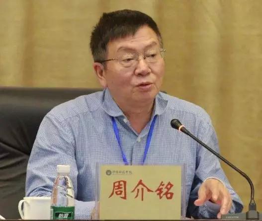 今次落馬的雷寒出生于1957年7月，其學(xué)習(xí)、工作都在重慶醫(yī)科大學(xué)。