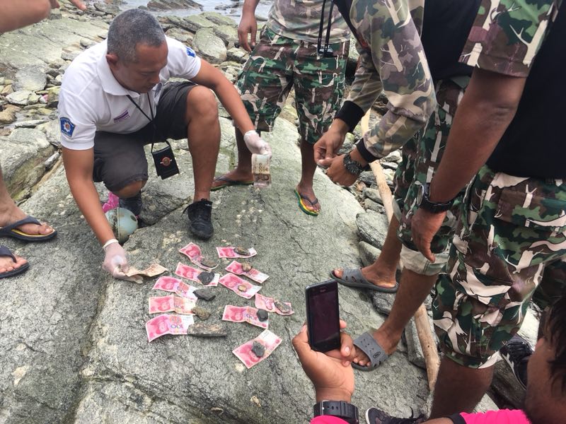  11日，泰方在打撈出的中國遇難者遺體的衣服內(nèi)發(fā)現(xiàn)了人民幣。