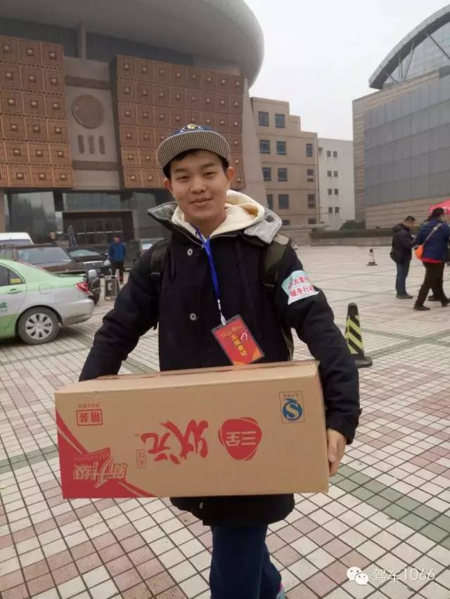 河南電臺(tái)1066主持人小澤，搬送愛(ài)心餃子。