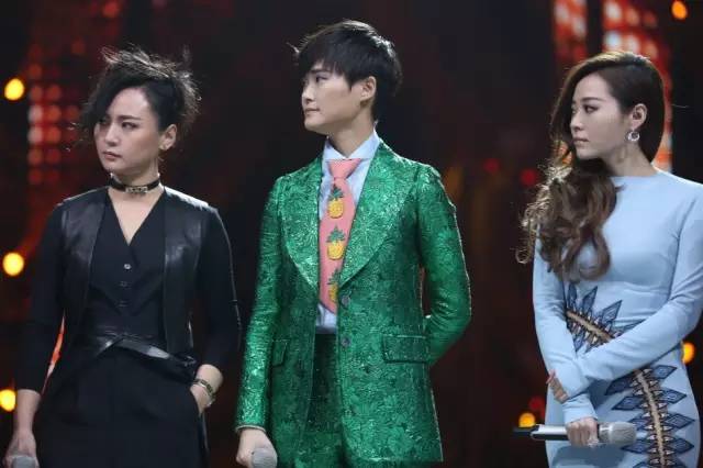 李宇春、周筆暢、張靚穎湖南臺跨年晚會同框