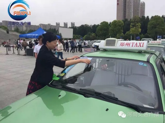 省文明辦專職副主任張曼如，對(duì)愛(ài)心助考活動(dòng)的舉辦給予高度評(píng)價(jià)。