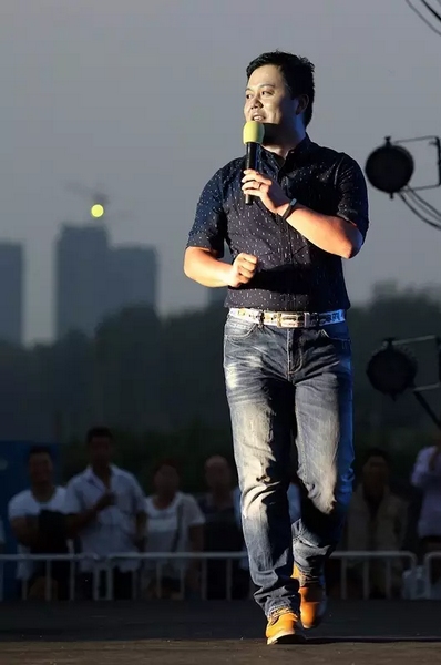 莫非此刻是在向前走還是向后移？