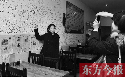 東方今報(bào)“一碗面的溫暖”還在延續(xù)，媒體和愛心人士的吃面接力熱情不減。