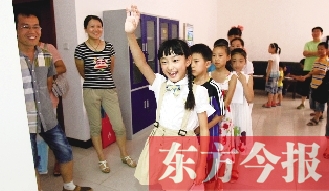 成長訓(xùn)練營面試在東方今報發(fā)行中心舉行。圖為面試現(xiàn)場