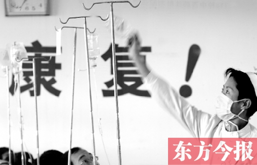 不少人嫌去醫(yī)院看病費時費錢，可是很多病癥并不是網(wǎng)上問問專家、自行買藥吃就能治療的
