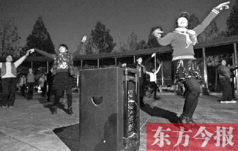 做到既讓跳舞的人有地方，又不影響他人休息，這才是化解矛盾的根本出路