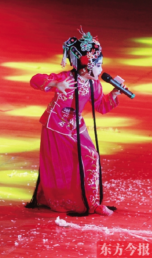 11月16日，《非常6+1》河南區(qū)總決賽現(xiàn)場，入圍選手們上演了一場精彩的比賽