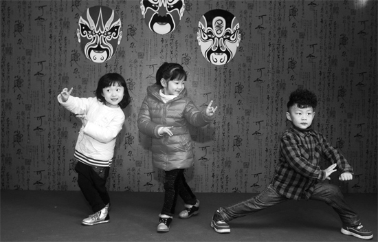 11月19日，鄭州市銘功路小學(xué)的金名劇場(chǎng)