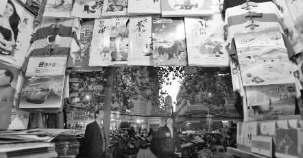 11月25日，鄭州市福壽街一家臺(tái)歷、掛歷專營店店主稱，上貨半個(gè)多月了，生意一直很冷清