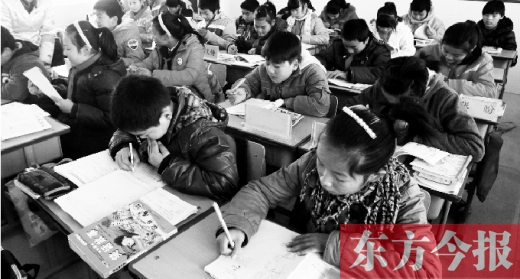 一所學(xué)校的學(xué)生們在上課中。鄭州、新鄉(xiāng)成為國家中小學(xué)教育質(zhì)量綜合評價改革實驗區(qū)