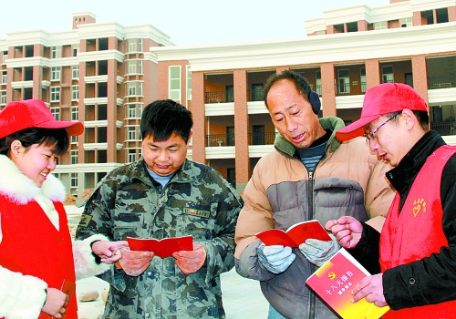 孟州大學(xué)生村官宣講團(tuán)進(jìn)基層 孟州大學(xué)生村官宣講團(tuán)進(jìn)基層
