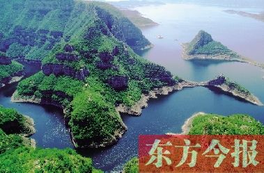 碧水藍(lán)天有綠色,是濟(jì)源人生活的愿望。如今,正是因為濟(jì)源有山有水,綠樹成蔭,很多在外工作的濟(jì)源人慢慢選擇回家鄉(xiāng)買房定居。