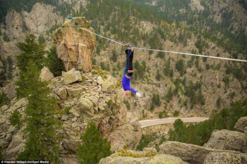 美女子150英尺高空走繩 美女子150英尺高空走繩