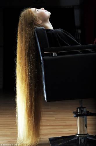 英國1.5米高少女金色長發(fā)及膝 英國1.5米高少女金色長發(fā)及膝