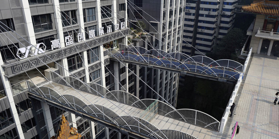 重慶現(xiàn)“最?！笨罩羞B廊 離地68.5米