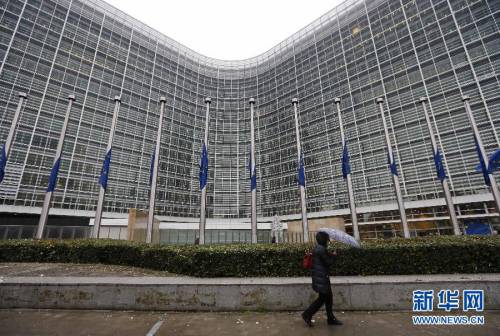 歐盟降半旗向法國(guó)襲擊事件遇難者致哀 歐盟降半旗向法國(guó)襲擊事件遇難者致哀