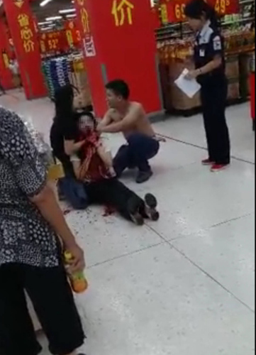 廣東:女店員舉報小偷慘遭割喉現(xiàn)場 廣東:女店員舉報小偷慘遭割喉現(xiàn)場