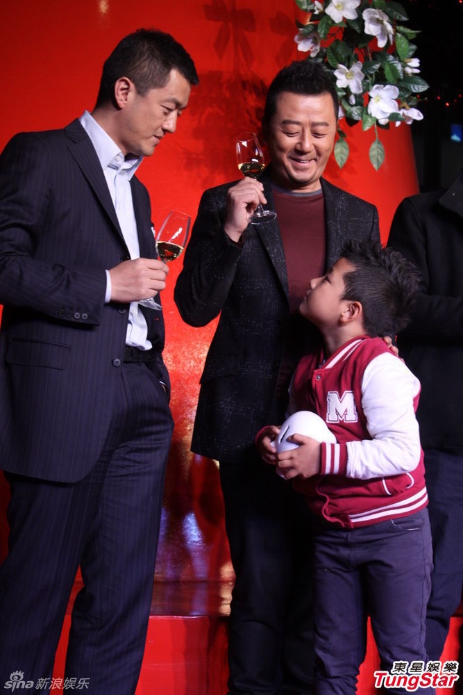 李亞鵬、郭濤父子相活動(dòng)