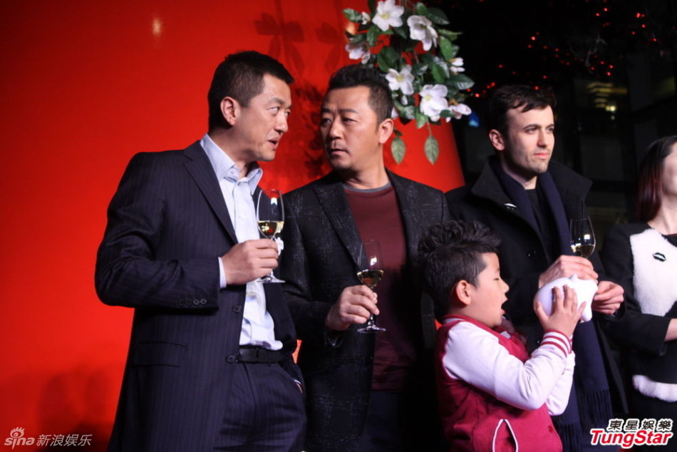 李亞鵬、郭濤父子相活動(dòng)