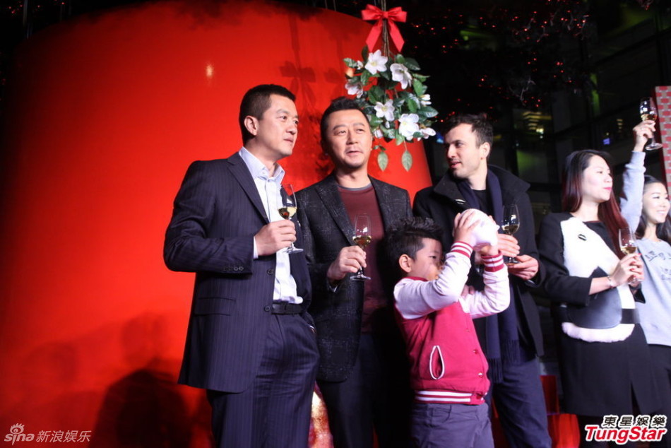 李亞鵬、郭濤父子相活動(dòng)