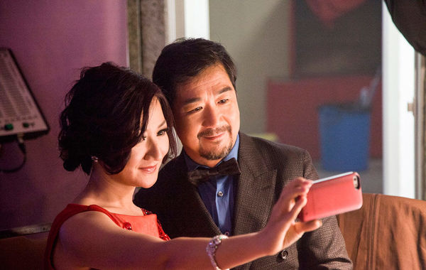 在主持晚會期間，張國立還與同場的女主持自拍合影。