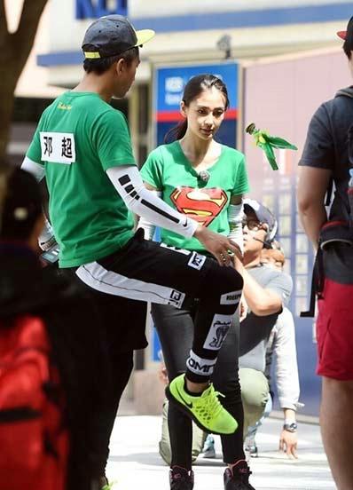 “跑男”真的很拼！baby朋友圈曬后背紅腫照