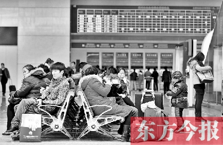 昨日，受天氣影響，多趟途經(jīng)和到達(dá)鄭州的高鐵晚點(diǎn)