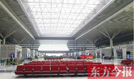 鄭州東站寬敞的候車大廳。未來,鄭州南站建成后,規(guī)模將遠(yuǎn)高于鄭州東站