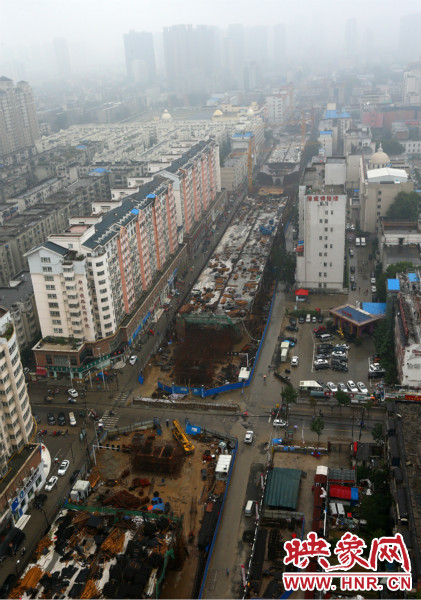 隴海路高架橋已雛形顯現(xiàn)。