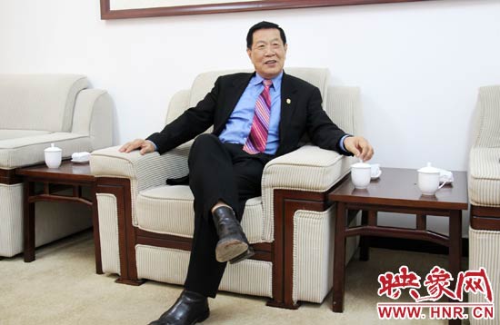以精湛讀到的刑偵鑒識技術(shù)享譽國際的李昌鈺博士，被譽為“當代福爾摩斯”。