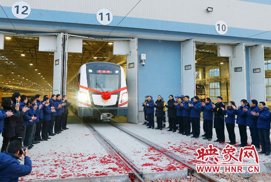 2013年12月28日鄭州地鐵第一班車發(fā)車。