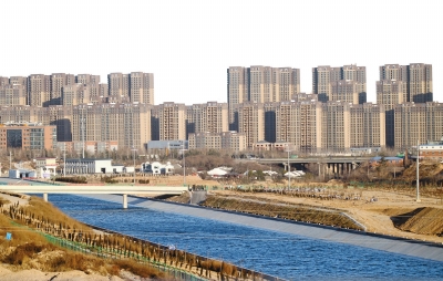 鄭州市西南角，南水北調(diào)渠旁新建的樓盤。
