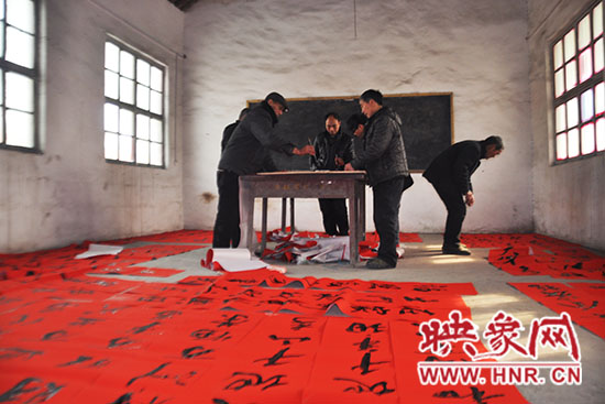 目前已經(jīng)書寫了超過一萬幅春聯(lián)。