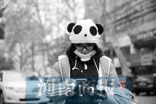 氣溫降了下來，不少人出行都裝備整齊