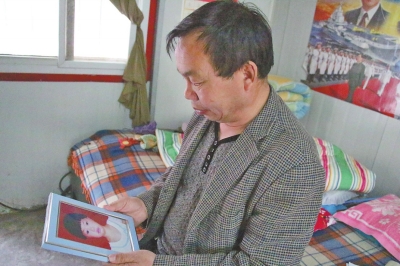 　每次想起自己3歲小孫女的無辜離世，老高都深深地悔恨自己交友不慎