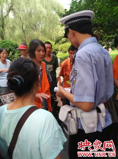 令人憤怒的是，這名老太太竟然報(bào)警說(shuō)“她被環(huán)衛(wèi)工打了”