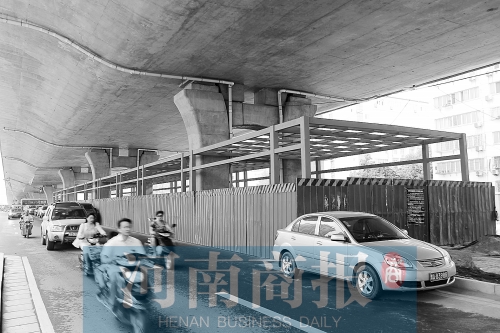 建設(shè)中的隴海路快速公交站臺，這條線路或取名B5