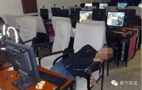 悲??！15歲男孩上網(wǎng)5小時后猝死，事發(fā)鄭州 | 這些原因可能導(dǎo)致上網(wǎng)猝死，戳...