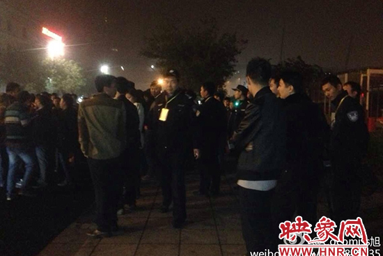 11月1日深夜，鄭州鄭東新區(qū)夜總會(huì)“皇家一號(hào)”被查處。網(wǎng)友供圖